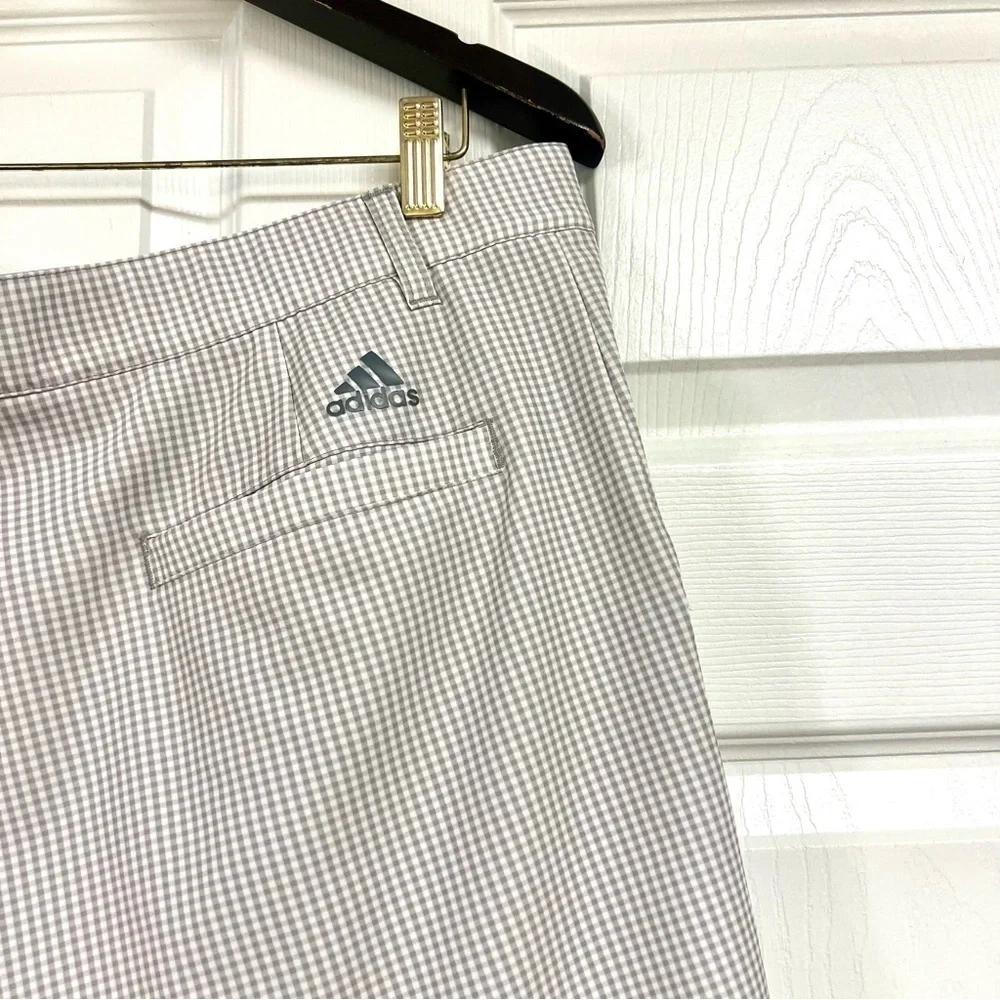 Adidas Golf Shorts Mens Size 36 Tan Plaid Stretch Pockets Athletic flat front.